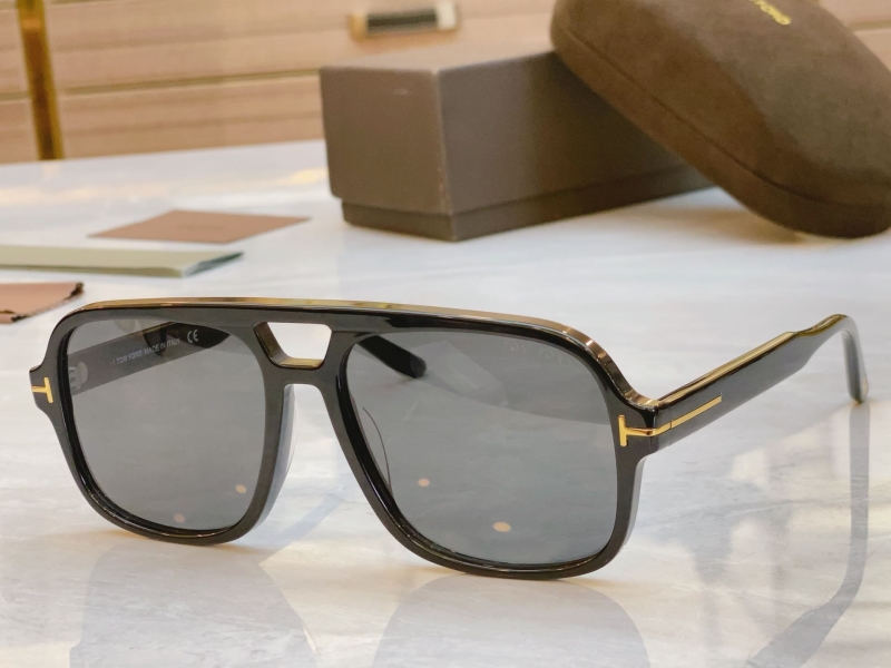 TOM FORD